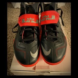 Nike Lebron Zoom Soldier VII size 10 1/2